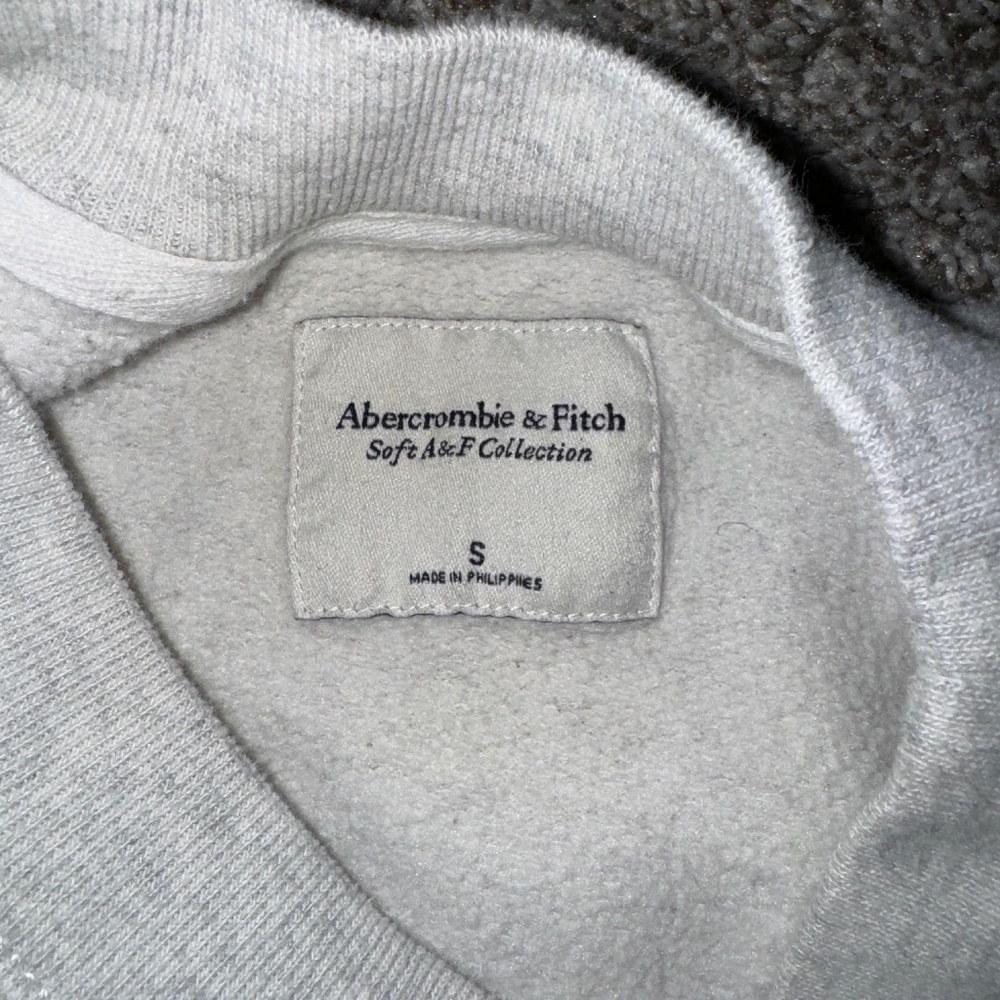 Women’s Abercrombie cropped grey sweatshirt small
